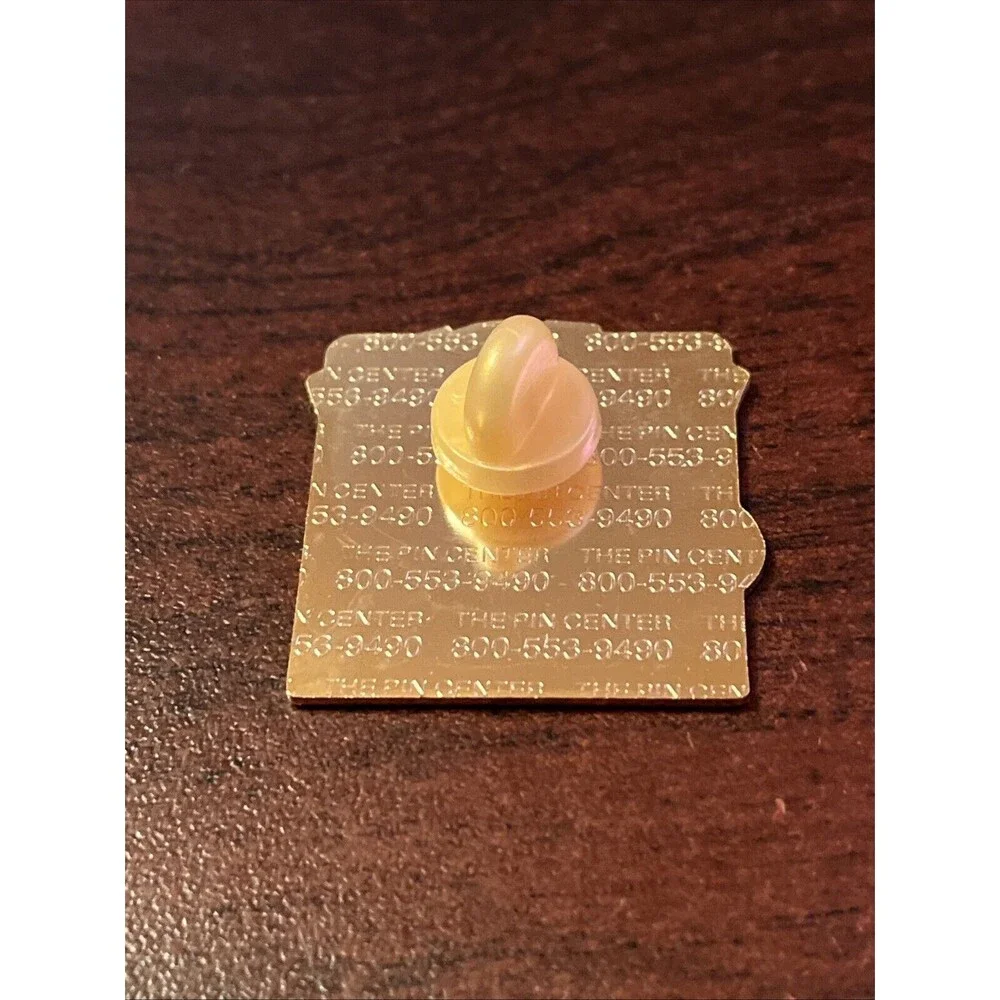 Outback Steakhouse 50 States‎ Alaska Lapel Hat Pin